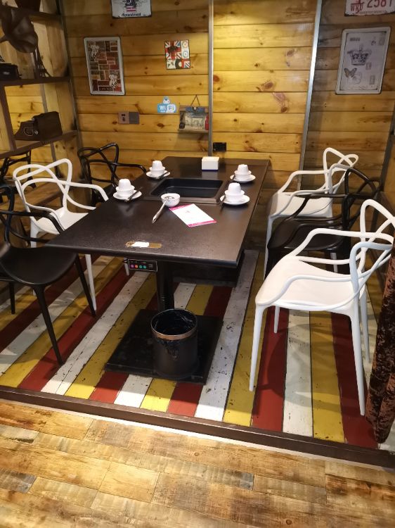 【面议】急转相城芙蓉街人气餐饮店 1、店铺位于相城区元和街道芙蓉街48号，人流量多且环境佳